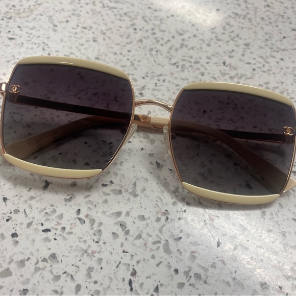 ✨ Chanel Oversized Square Sunglasses | Rose Gold & Ivory 🤍 - Picture 3 of 5